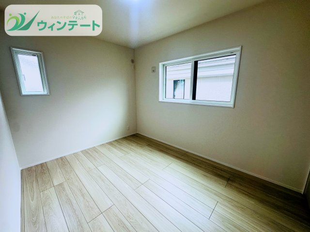 タマタウン牛久南の洋室|明るく風通しの良い2階洋室。寝室や子ども部屋としてはもちろん、在宅ワークスペースにも活用できる万能な空間です。