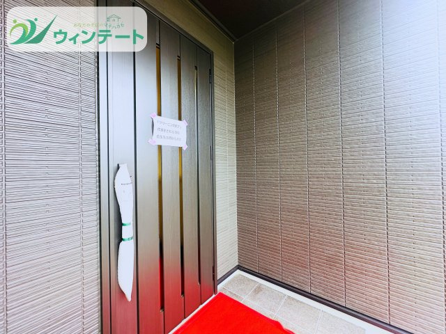 タマタウン牛久南の玄関|玄関は家の顔。明るく開放的な空間で、お客様を気持ちよく迎え入れられます。