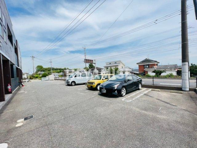 LA　PRECIEUSEの駐車場