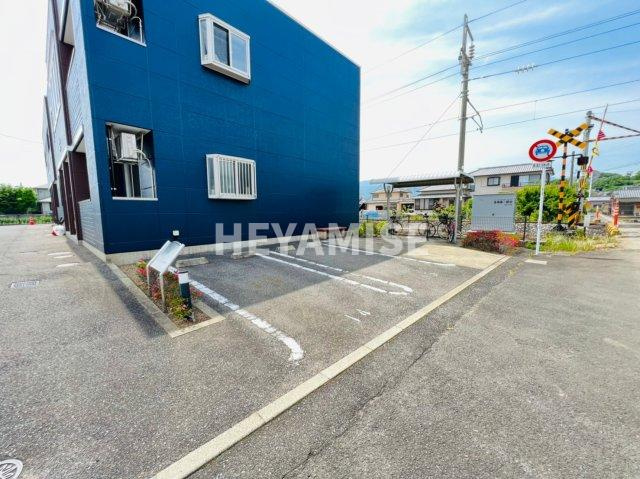 LA　PRECIEUSEの駐車場