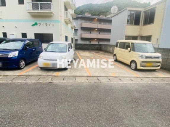 アイライフの駐車場
