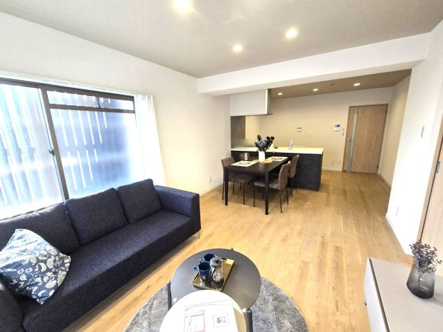 朝日プラザ大濠の居間・リビング|家具を配置しやすいリビング。
リビングは1番長く居るお部屋だから、使いやすいことが何より大切☆
