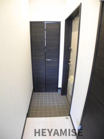 SKビルの玄関