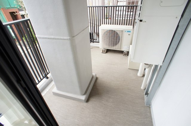 プライムメゾン両国のバルコニー