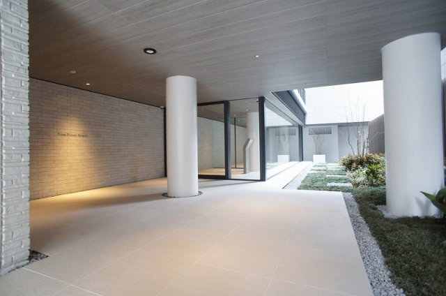 プライムメゾン両国のエントランス