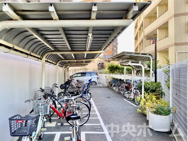 ランジュ2000大島の駐輪場|【自転車置き場】最新の空き状況や費用などの詳細は担当スタッフまでお問い合わせください。