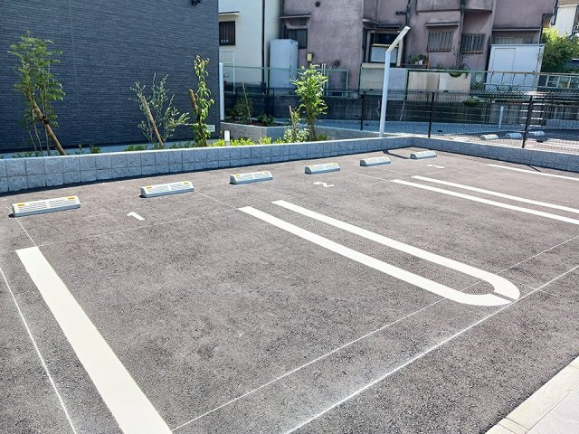 テナムプレッソメゾンの駐車場