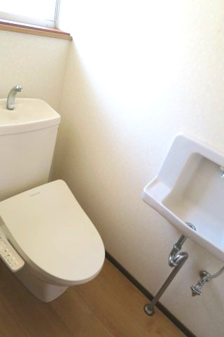 滝寺貸家のトイレ