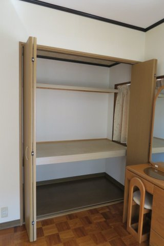 滝寺貸家の収納