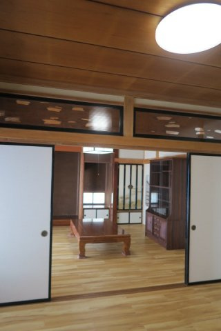 滝寺貸家の居間・リビング