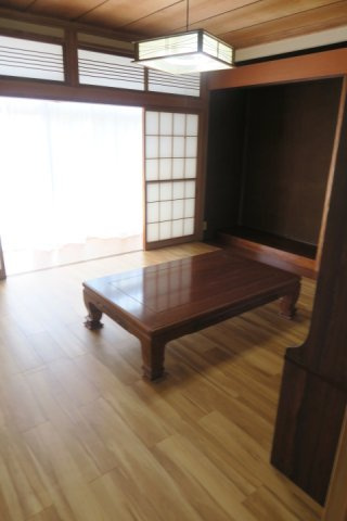 滝寺貸家の居間・リビング