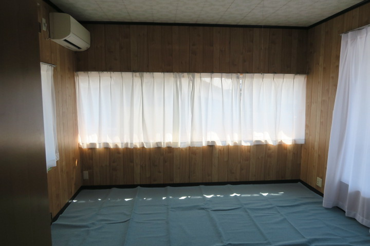 滝寺貸家の洋室