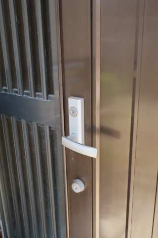 滝寺貸家の玄関
