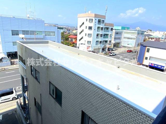平塚市立野町1棟売りマンションのその他|屋上防水施工済み