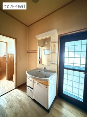 【独立洗面台】 | 行田市谷郷三丁目　中古住宅   | 現地(2026年4月撮影)