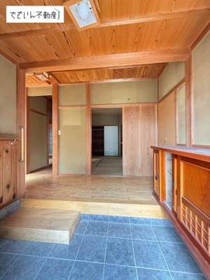 【玄関】 | 行田市谷郷三丁目　中古住宅   | 現地(2026年4月撮影)
