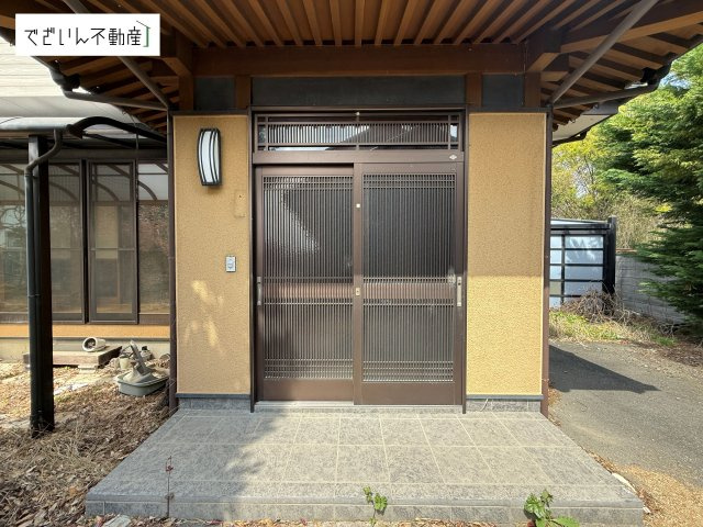 【玄関】 | 行田市谷郷三丁目　中古住宅   | 現地(2026年4月撮影)