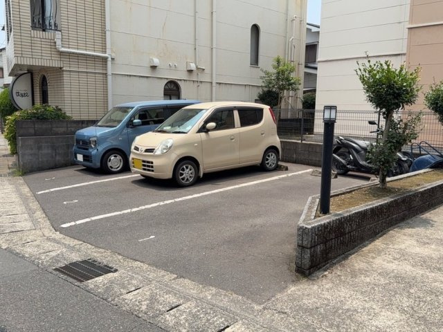 【駐車場】