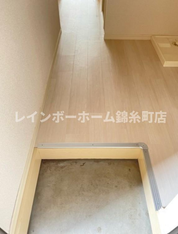 リヴィエール綾瀬の玄関