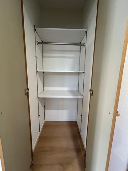 【収納】 | リフォーム済み中古戸建 | 1階廊下　クローゼット 