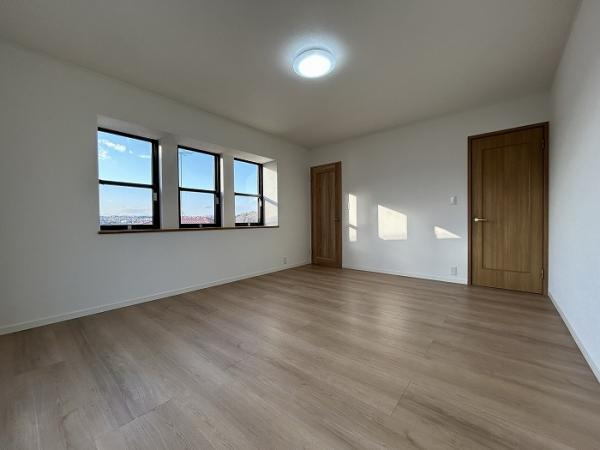 【洋室】 | リフォーム済み中古戸建 | 洋室約10帖　別アングル 