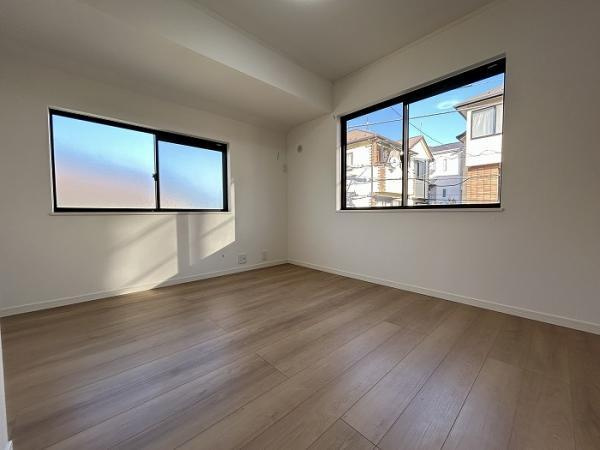 【洋室】 | リフォーム済み中古戸建 | 洋室約6.5帖　別アングル 