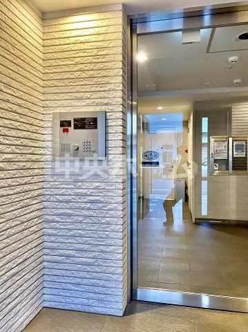 フォースター浅草今戸の受付|【オートロック】オートロックシステムや防犯カメラでセキュリティ充実。当たり前ですが、安全で安心して暮らすのって大事ですよね。