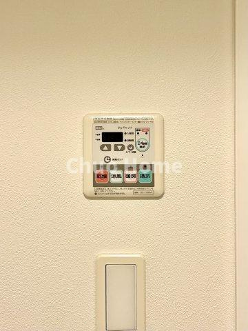 フォースター浅草今戸の内装|【浴室乾燥機】暖房・冷風・換気・乾燥が可能です。毎日を快適に過ごせるうれしい機能が揃っています。雨の日の洗濯物も安心です。