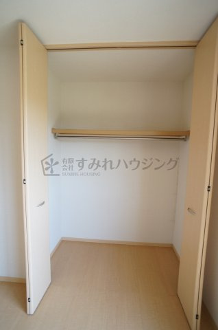 リビングタウン伊丹鴻池の収納|前回退去時のクリーニング前の写真です。退去後はハウスクリーニング行います。参考写真としてご覧ください。