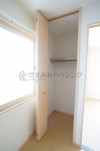 リビングタウン伊丹鴻池の収納|前回退去時のクリーニング前の写真です。退去後はハウスクリーニング行います。参考写真としてご覧ください。