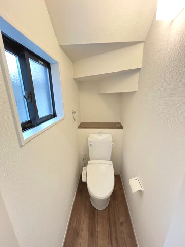 【トイレ】 | 福岡市西区今宿2丁目1期　1号棟（全3棟）【仲介手数料無料・0円】 | 施工例。1階のトイレです。施工例は完成時と異なる場合があります。