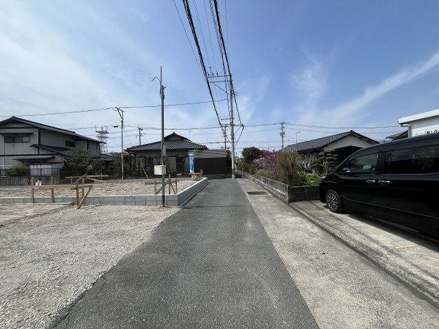 【その他】 | 福岡市西区今宿2丁目1期　1号棟（全3棟）【仲介手数料無料・0円】 | 現地写真。前面道路です。