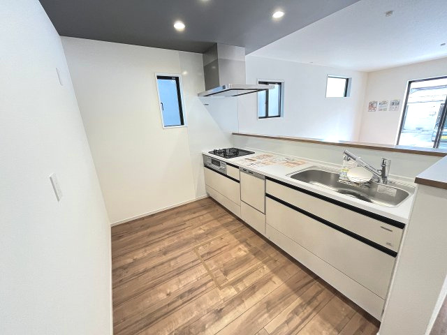 【キッチン】 | 福岡市西区今宿2丁目1期　1号棟（全3棟）【仲介手数料無料・0円】 | 施工例。施工例は完成時と異なる場合があります。
