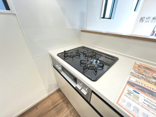 【キッチン】 | 福岡市西区今宿2丁目1期　1号棟（全3棟）【仲介手数料無料・0円】 | 施工例。施工例は完成時と異なる場合があります。