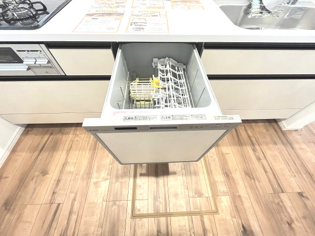 【キッチン】 | 福岡市西区今宿2丁目1期　1号棟（全3棟）【仲介手数料無料・0円】 | 施工例。施工例は完成時と異なる場合があります。