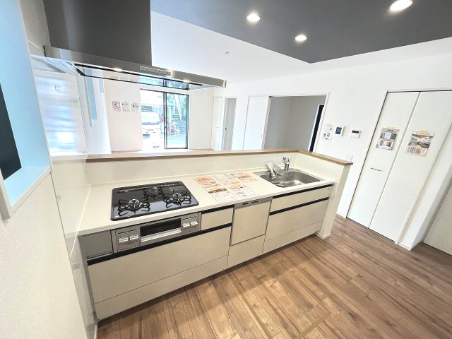 【キッチン】 | 福岡市西区今宿2丁目1期　1号棟（全3棟）【仲介手数料無料・0円】 | 施工例。施工例は完成時と異なる場合があります。