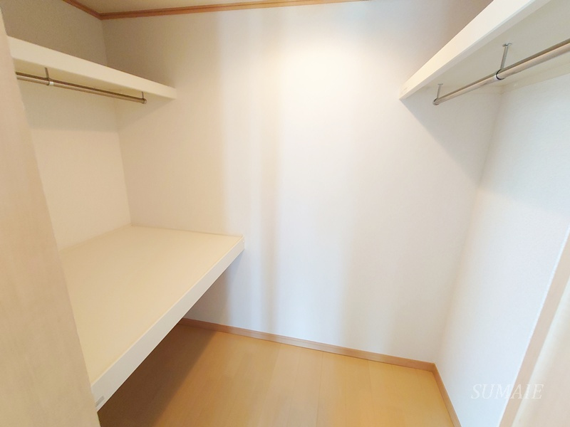 ロサ・テラスの収納|ウォークインクローゼットです☆