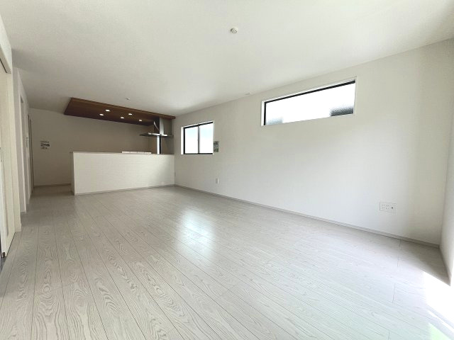 【居間・リビング】 | 福岡市西区今宿2丁目1期　2号棟（全3棟）【仲介手数料無料・0円】 | 現地写真。