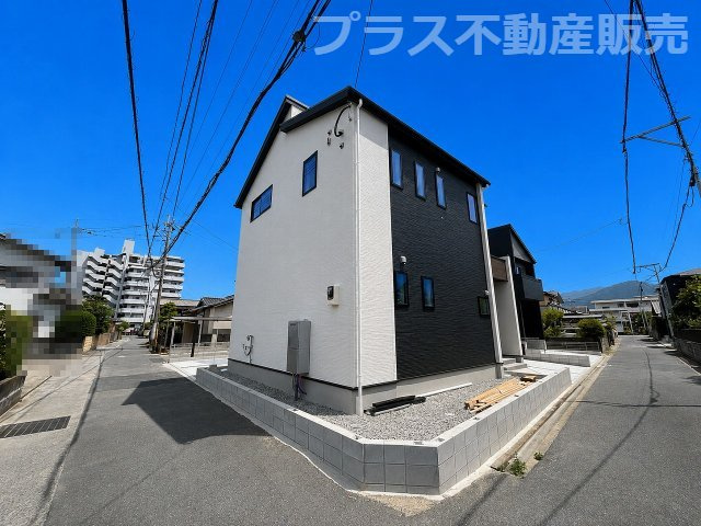 【外観】 | 福岡市西区今宿2丁目1期　2号棟（全3棟）【仲介手数料無料・0円】 | 現地写真。プラス不動産販売なら、現場の全ての棟をまとめてご見学頂けます。