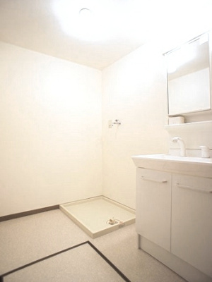 【独立洗面台】 | ルネスパークショア | 朝シャンもできる洗髪洗面化粧台付きです。