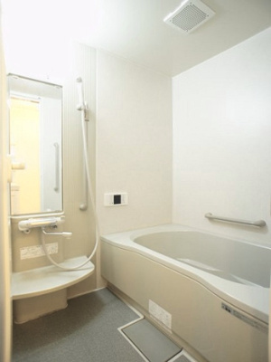 【浴室】 | ルネスパークショア | ゆったり入れる追い炊き付きの浴室です。