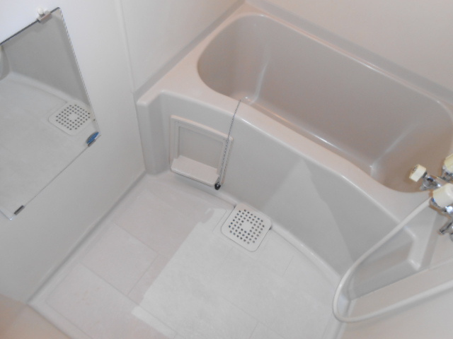 クレージュの浴室