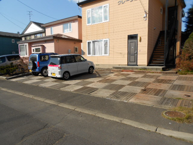 クレージュの駐車場