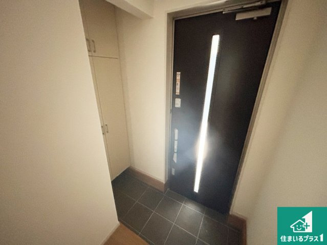 交野市松塚　第2期　新築一戸建ての玄関|シューズボックスにはたくさんの靴が収納できるので玄関周りはいつもスッキリ！ご家族が増えても安心！