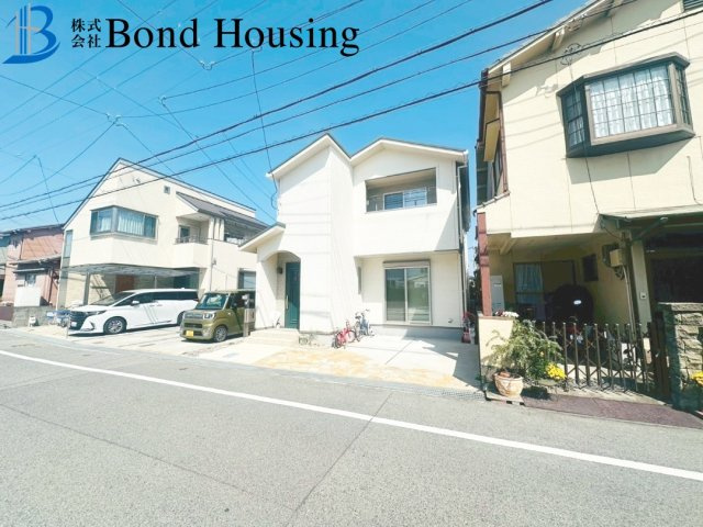 アキュラホーム施工のお家　明南町2丁目　中古戸建の前面道路含む現地写真