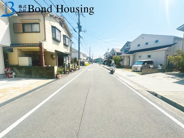アキュラホーム施工のお家　明南町2丁目　中古戸建の前面道路含む現地写真