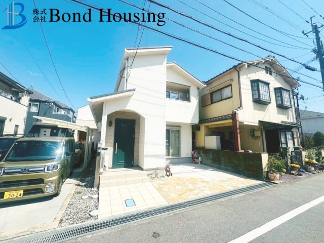 アキュラホーム施工のお家　明南町2丁目　中古戸建の前面道路含む現地写真