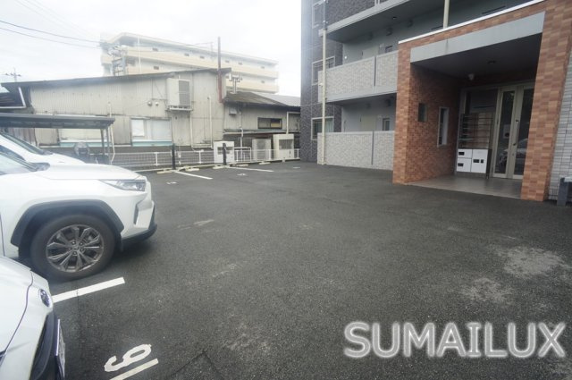 キャッスル上野３番館の駐車場