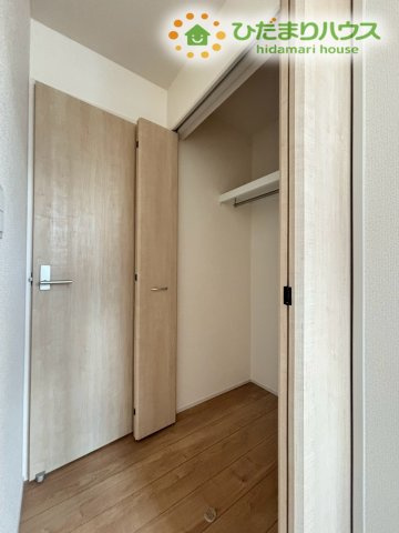深谷市岡里　新築一戸建て　ブルーミングガーデン　01の収納|子供部屋に便利な収納を完備♪ 学用品や衣類、おもちゃまでしっかり片付けられ、毎日の支度がスムーズに進みます。成長に合わせて使い方を変えられるため、長く快適に使える嬉しいスペースです(*^-^*)