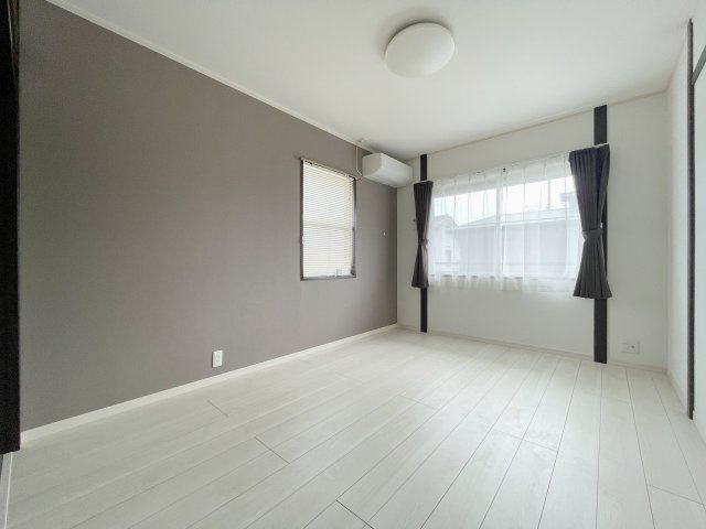 中古戸建・中古住宅　須賀川市向陽町　仁井田小学校・仁井田中学校の洋室|約6.5帖の洋室　全居室南向きで陽当たりが良く快適です！